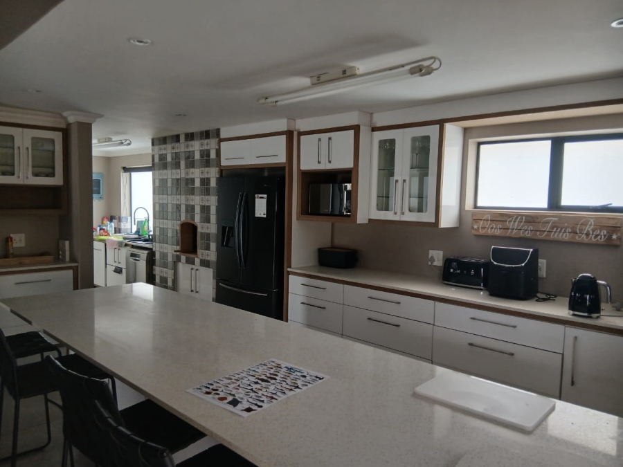 To Let 4 Bedroom Property for Rent in Hartenbos Central Western Cape